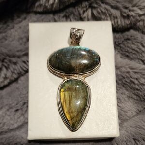 Elegant Labradorite Pendant Necklace